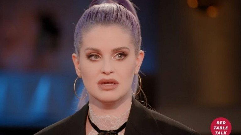 Kelly Osbourne revelou que analgésico a levou para o uso de heroína