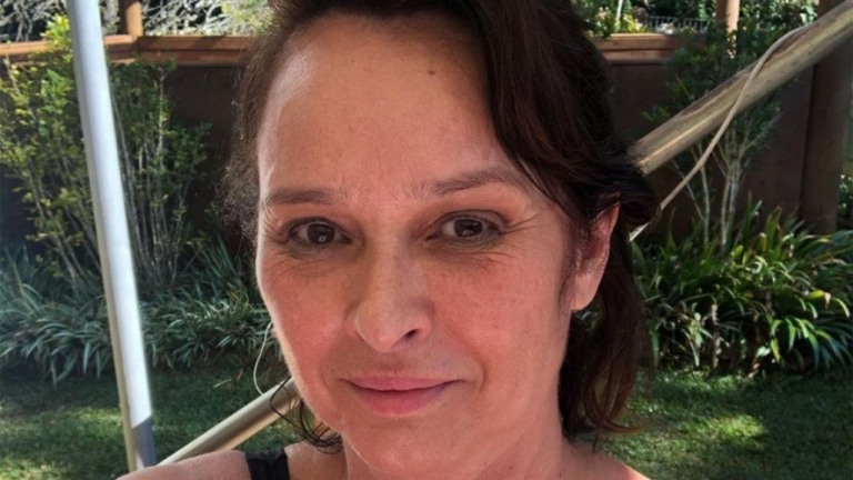 Atriz Myrian Rios revela que ficou completamente surda aos 62 anos
