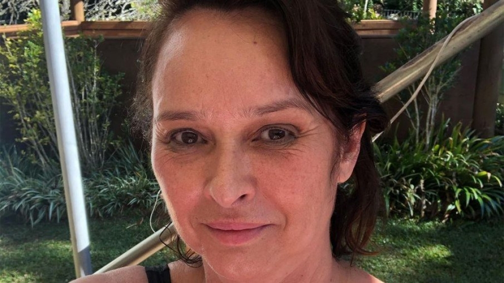 Atriz Myrian Rios revela que ficou completamente surda aos 62 anos