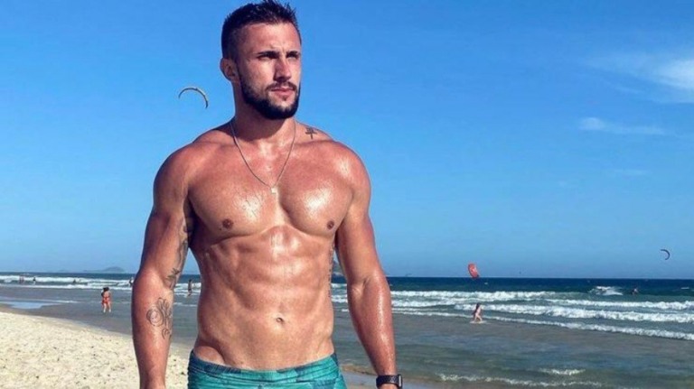 Ex-BBB Arthur Picoli comenta possibilidade de posar nu e leva fãs ao delírio