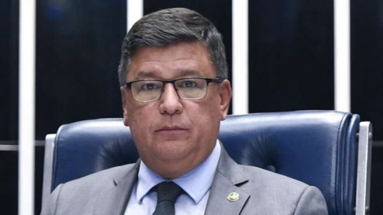 Senador mineiro Carlos Viana está internado há cinco dias no DF com Covid-19
