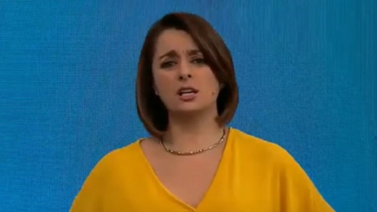 Catia Fonseca fica horrorizada ao vivo após ver quebra-pau com facão
