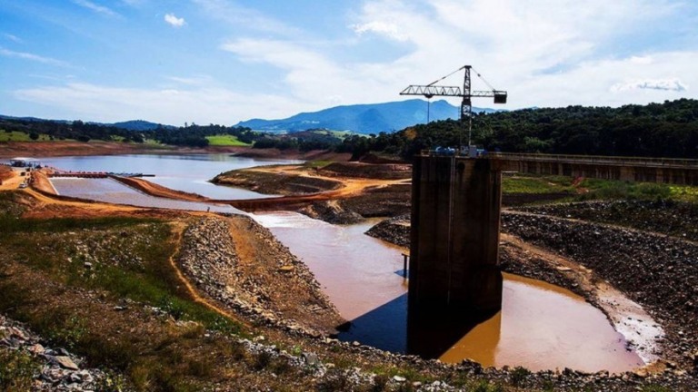 Governo e indústria discutem redução no consumo de energia em momentos de pico