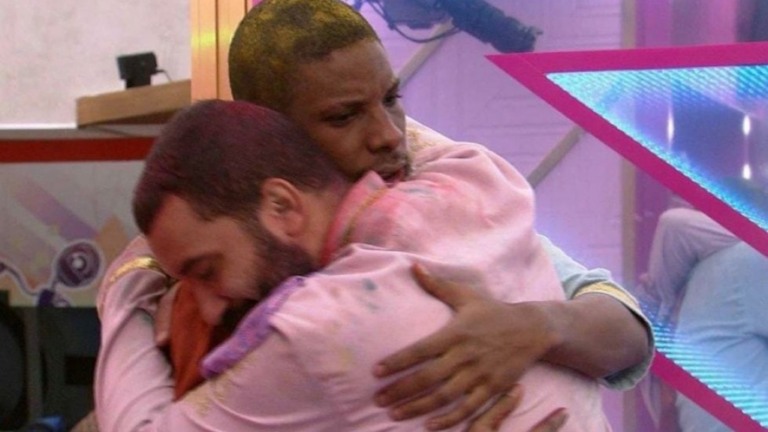 Lucas Penteado se pronuncia após internautas induzirem rixa com Gil Nogueira