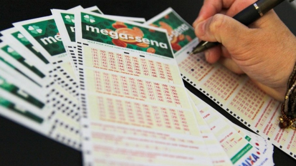 Mega-Sena sorteia R$ 7,3 milhões neste sábado; veja os números Mega-Sena sorteia R$ 7,3 milhões neste sábado; veja os números