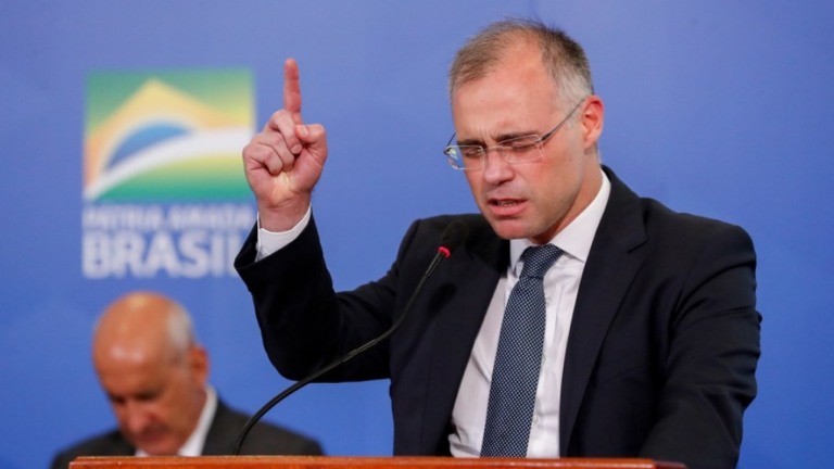 Bolsonaro deve indicar André Mendonça para o STF, mesmo sem 'aval' do centrão