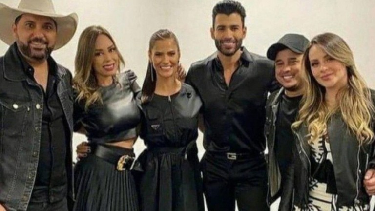 Gusttavo Lima e Andressa Suita aparecem juntos em show