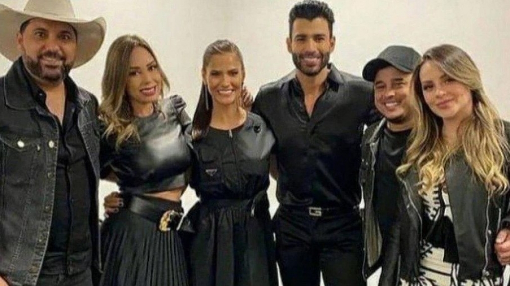 Gusttavo Lima e Andressa Suita aparecem juntos em show