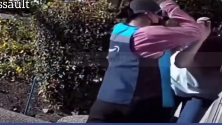 Entregadora da Amazon é presa após agredir consumidora de 67 anos; veja vídeo