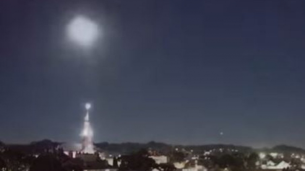Vídeo: meteoro provoca clarão no céu do RS e transforma noite em dia