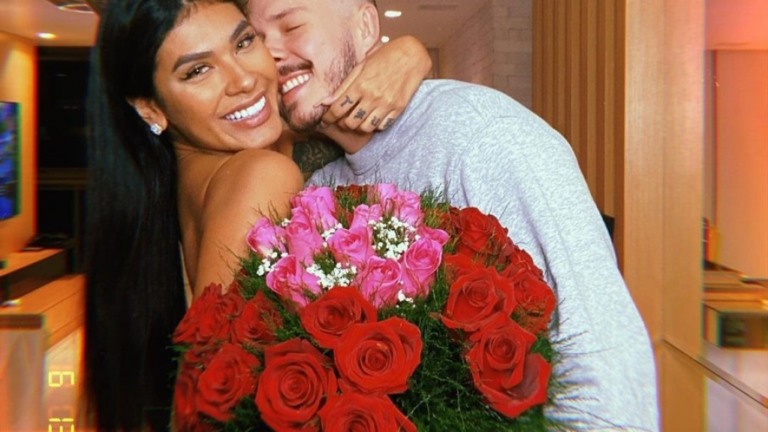 Pocah anuncia data do casamento com Ronan: "Vai parar o Brasil"