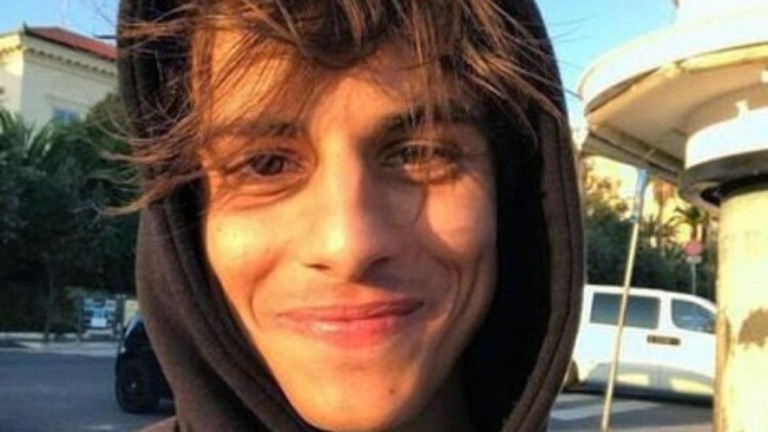 Cantor italiano do X- Factor, Michel Merlo morre aos 28 anos