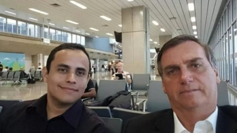 Líder do "Gabinete do Ódio" diz à PF que passou vídeos para canal bolsonarista