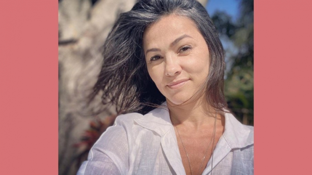 Suzana Alves, ex-Tiazinha, exibe cabelos grisalhos e diz: "Sou chamada de coroa" Suzana Alves, ex-Tiazinha, exibe cabelos grisalhos e diz: "Sou chamada de coroa"