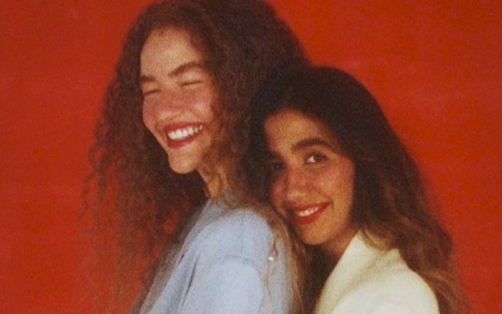 Anavitória lança o inédito clipe de "Te Amar é Massa Demais" Anavitória lança o inédito clipe de "Te Amar é Massa Demais"