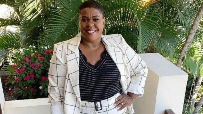 Cacau Protásio ganha marmita Prada de R$ 860 e avisa que vai usar como bolsa