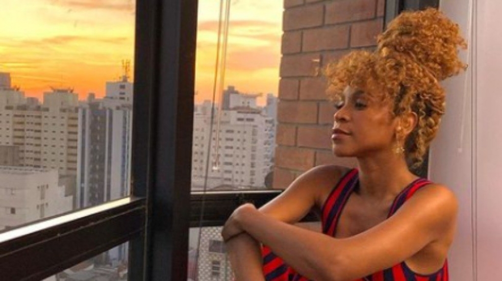 Karol Conká fala de saúde mental e critica Bolsonaro: 'Fora morte' Karol Conká fala de saúde mental e critica Bolsonaro: 'Fora morte'