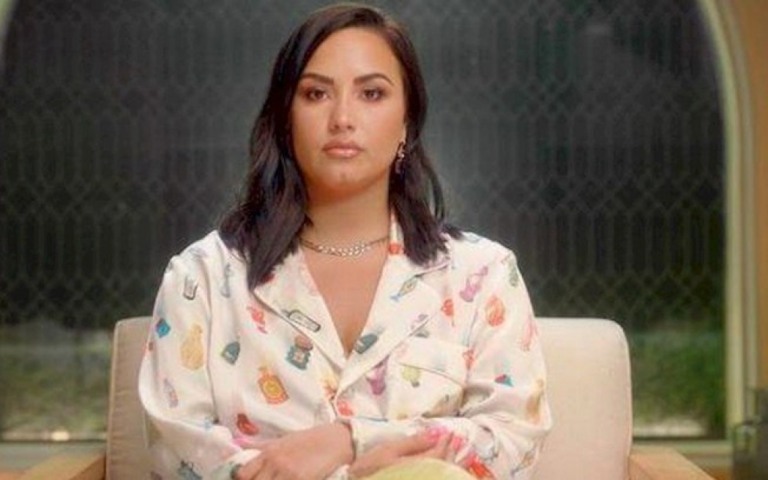 Demi Lovato mira o Emmy Awards com "Dancing With The Devil"