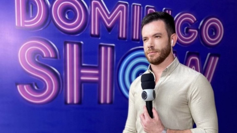 "Meu pai teve um papel fundamental", diz repórter Tom Bueno ao se assumir gay
