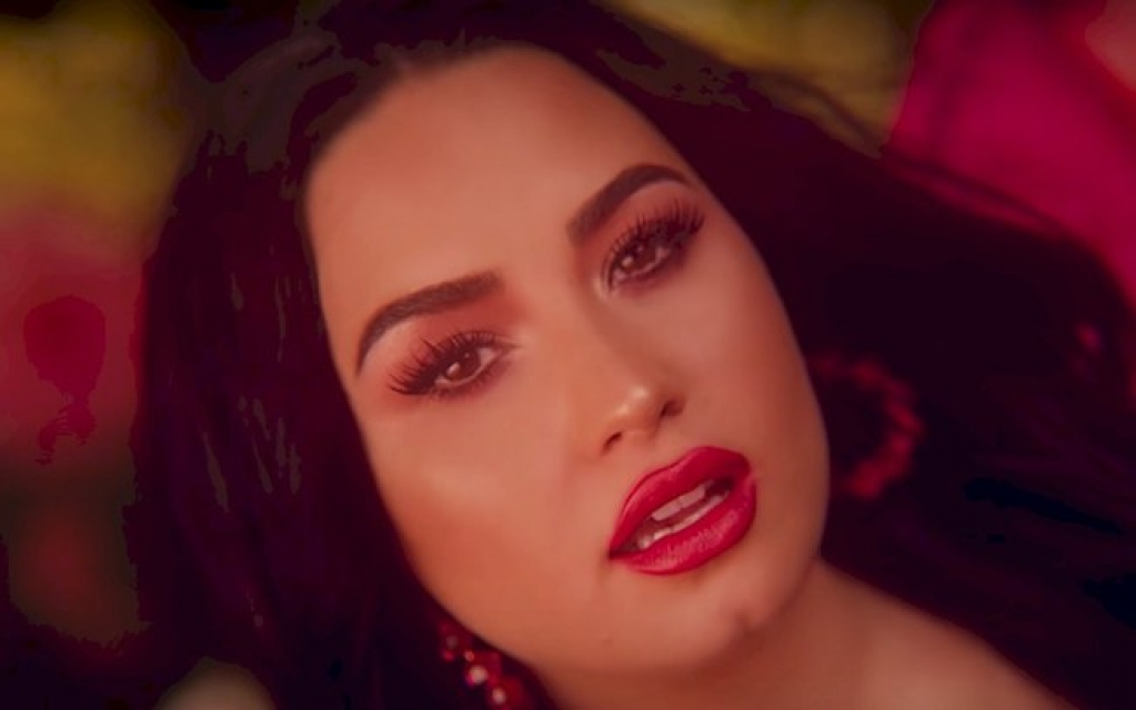 Demi Lovato revela temor pela carreira após deixar de lado a imagem "sexy"