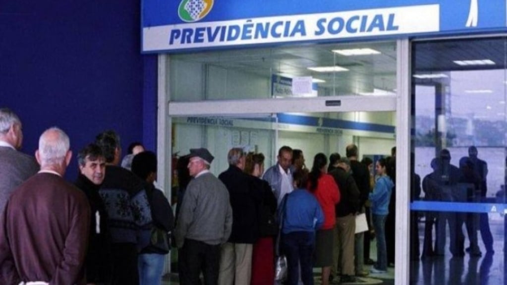 Revisão da Vida Toda pode aumentar filas do INSS, diz governo