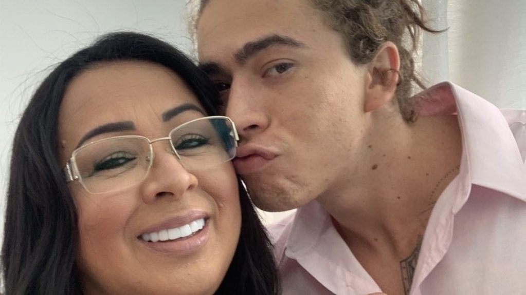 "Ele está se recuperando", tranquiliza mãe de Whindersson Nunes "Ele está se recuperando", tranquiliza mãe de Whindersson Nunes