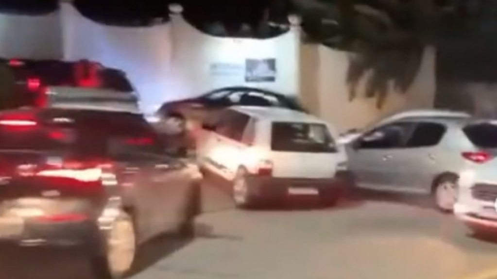 Fila em motel de Salvador gera congestionamento e suspeita de golpe Fila em motel de Salvador gera congestionamento e suspeita de golpe