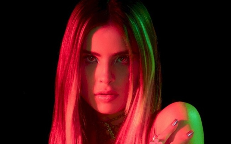 Giulia Be lança seu primeiro single do ano. Ouça "Lokko"