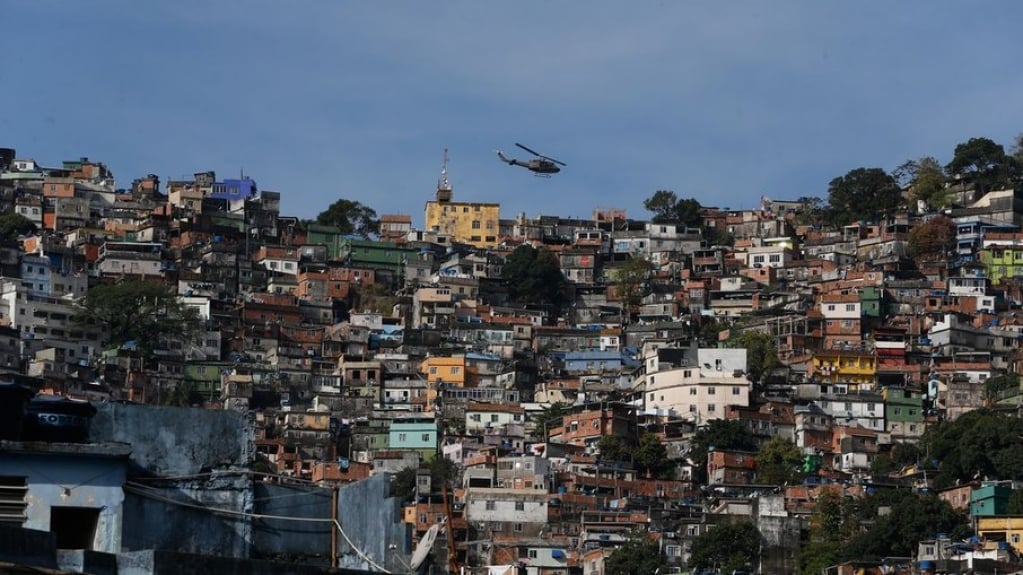 Pandemia ampliou desigualdades e diminuiu indicador de felicidade no Brasil