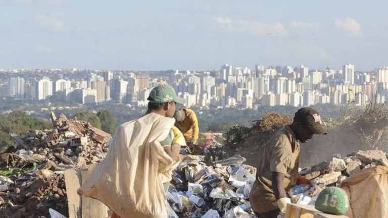 Governo suspende inclusão no auxílio emergencial e Bolsa Família até setembro