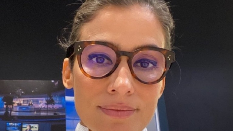 Renata Vasconcellos se atrapalha no "JN" e quase comete gafe ao vivo