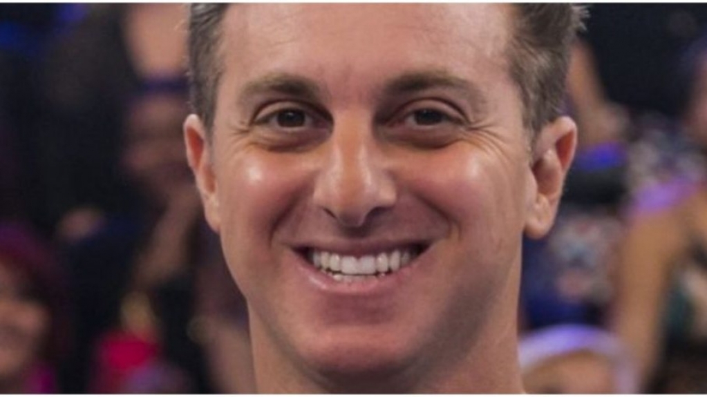 Luciano Huck confirma que irá substituir Faustão, diz site Luciano Huck confirma que irá substituir Faustão, diz site
