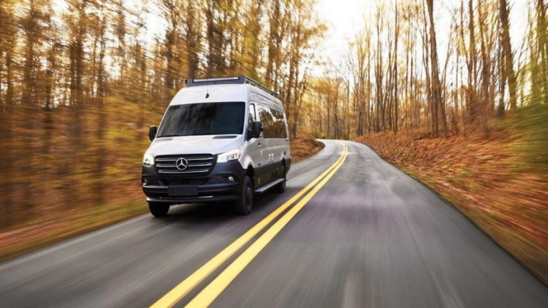 Conheça o motorhome de luxo da Mercedes que custa mais de R$ 1 milhão