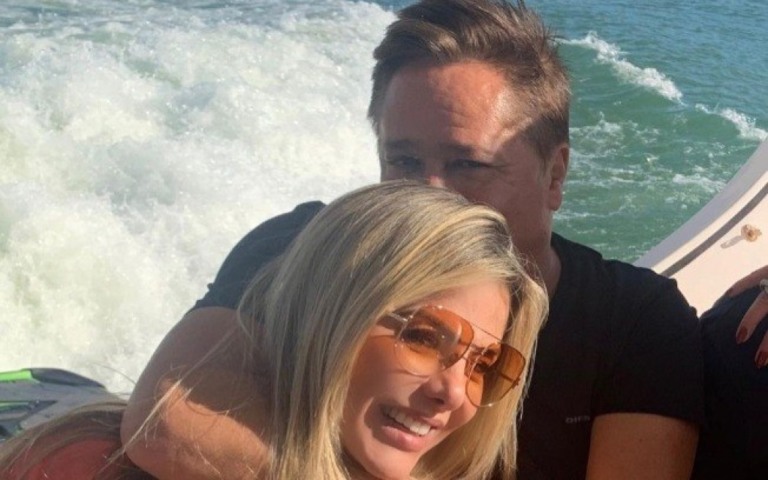 Poliana, mulher de Leonardo, diz não se incomodar com as viagens do marido