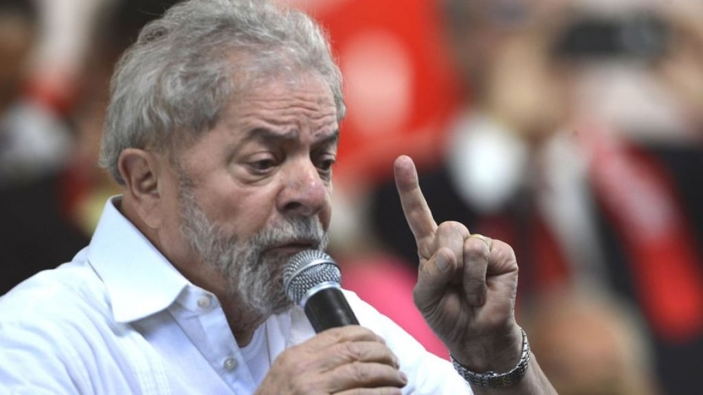 Lula critica teto de gastos e diz que revogará medida se eleito