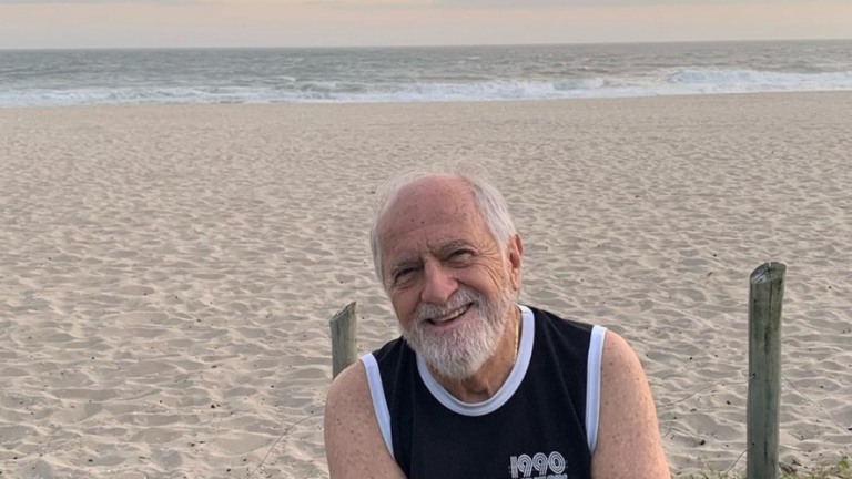 Ary Fontoura sobre mensagens que recebe nas redes: "Mandam nudes"