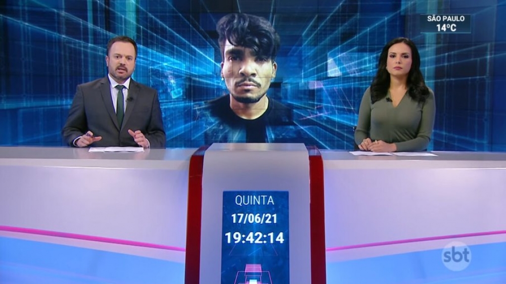 Âncora de jornal do SBT erra e diz que policiais trocaram tiros com Lázaro Ramos Âncora de jornal do SBT erra e diz que policiais trocaram tiros com Lázaro Ramos