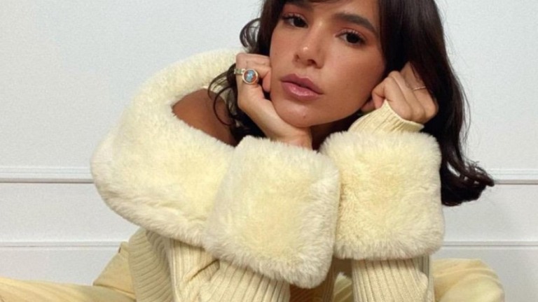 Bruna Marquezine posta foto enigmática e intriga internautas: "Subiu"