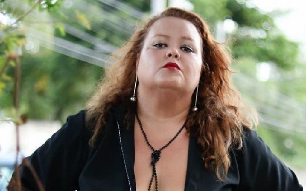 Atriz da Globo vira revendedora de cosméticos para sobreviver Atriz da Globo vira revendedora de cosméticos para sobreviver