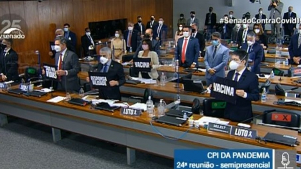 CPI da Covid: senadores fazem um minuto de silêncio pelas mais de 500 mil mortes