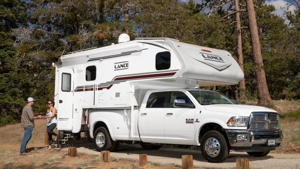 Conheça a Lance Camper 1172, casa sobre rodas dos nômades