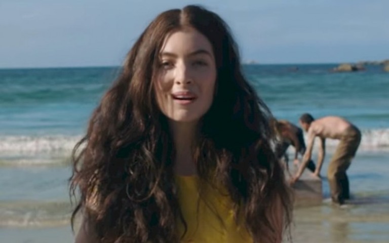 Lorde anuncia novo álbum "Solar Power" em agosto