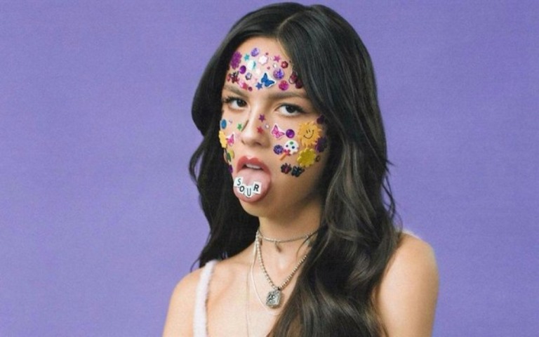 "Sour" de Olivia Rodrigo coleciona recordes e é o mais ouvido do Spotify