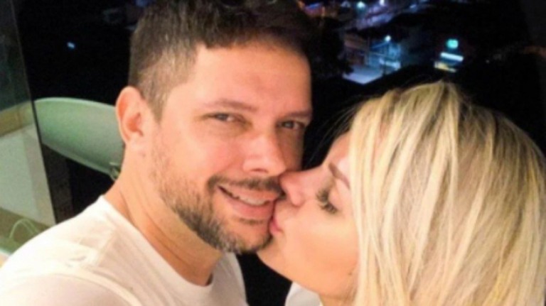 Affair de Eduardo Costa rebate acusações do ex-marido: 'Quer me destruir'