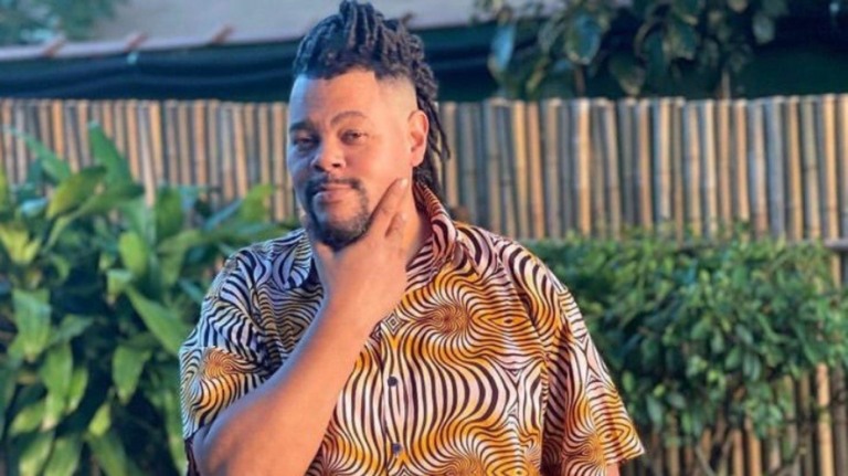 Babu Santana surge de saia e avisa: 'Roupa não tem gênero'