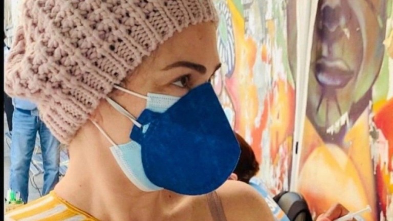 'Como eu sonhei com esse dia', diz Gabriela Duarte após ser vacinada