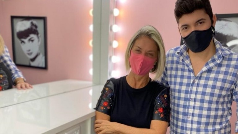 Repaginada, Vivi Romanelli diz a Leo Carraro: "Obrigada por me deixar linda"