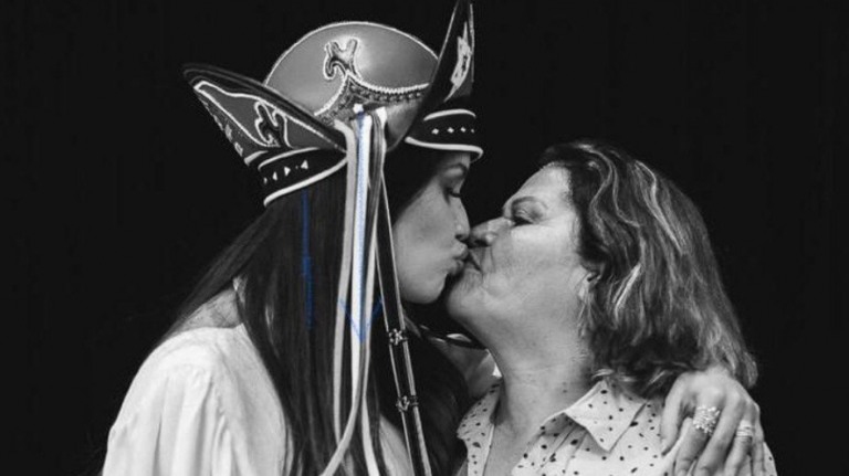 Juliette e a mãe fazem tatuagens uma para a outra; veja