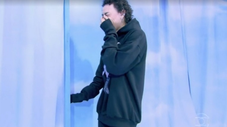 Pabllo Vittar se emociona no Caldeirão do Huck