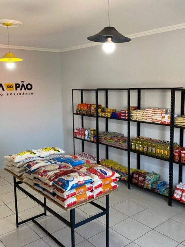 Com auxílio emergencial insuficiente, mercado solidário luta contra a fome